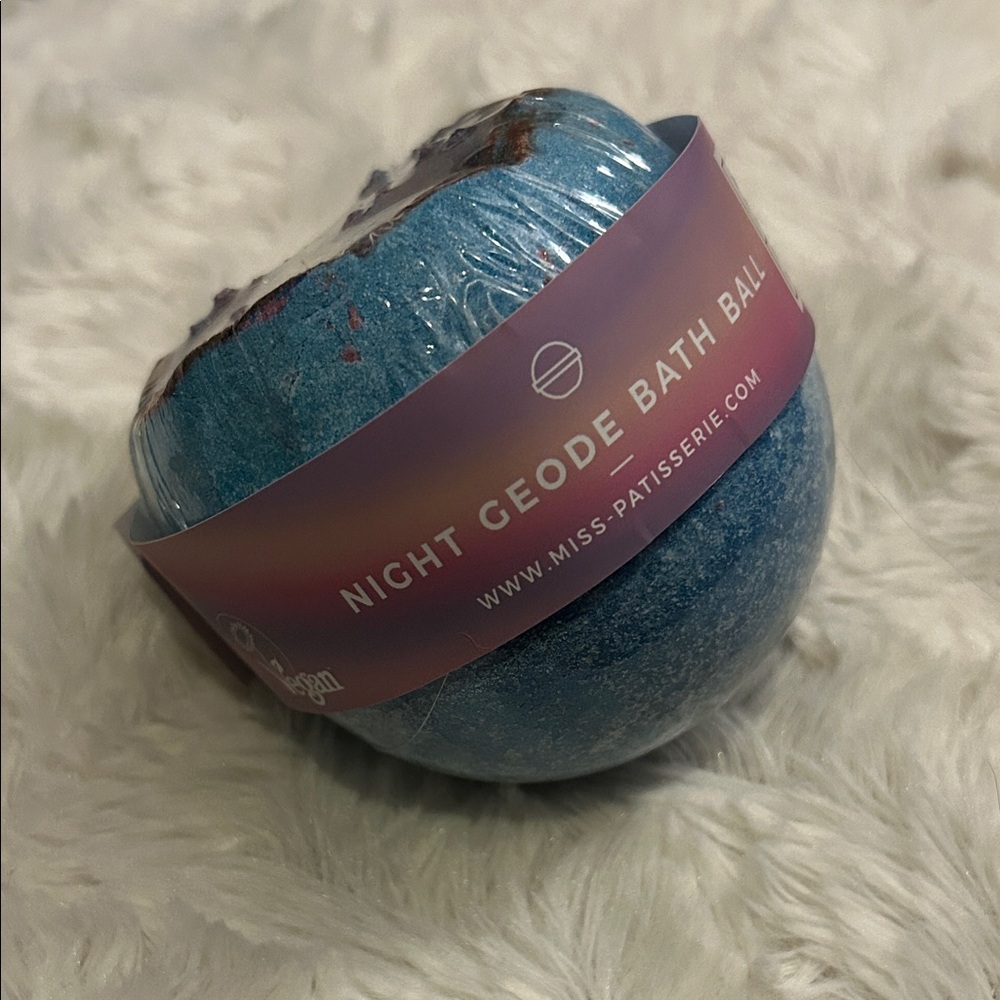Miss Patisserie Night Geode Bath Ball - Picture 5 of 7
